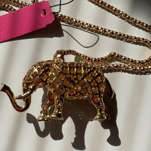 BETSEY JOHNSON BEAUTIFUL GOLD ALLOY AND RHINESTONES ELEPHANT  NECKLACE - Picture 4 of 4